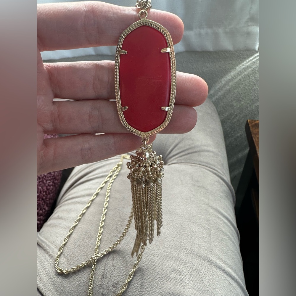 Kendra Scott necklace